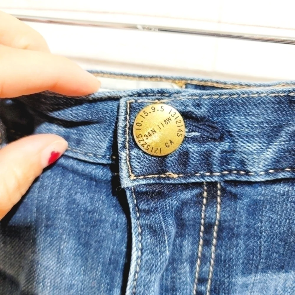CURRENT/ELLIOTT THE BOYFRIEND SHORT IN LOVED MEDIUM WASH, SZ 24/0